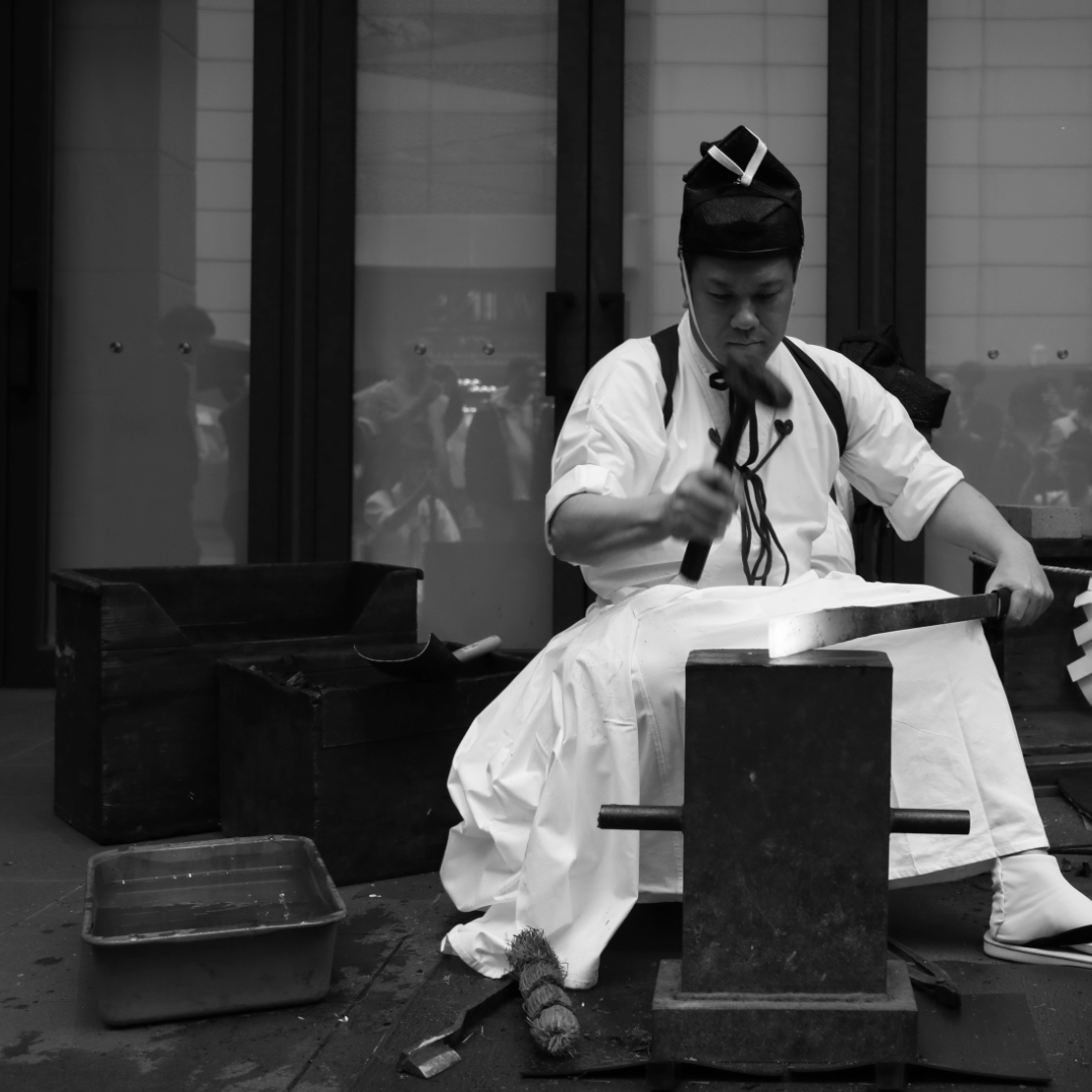 Kurosaki Forging a Blade at Seisuke Knife Festival