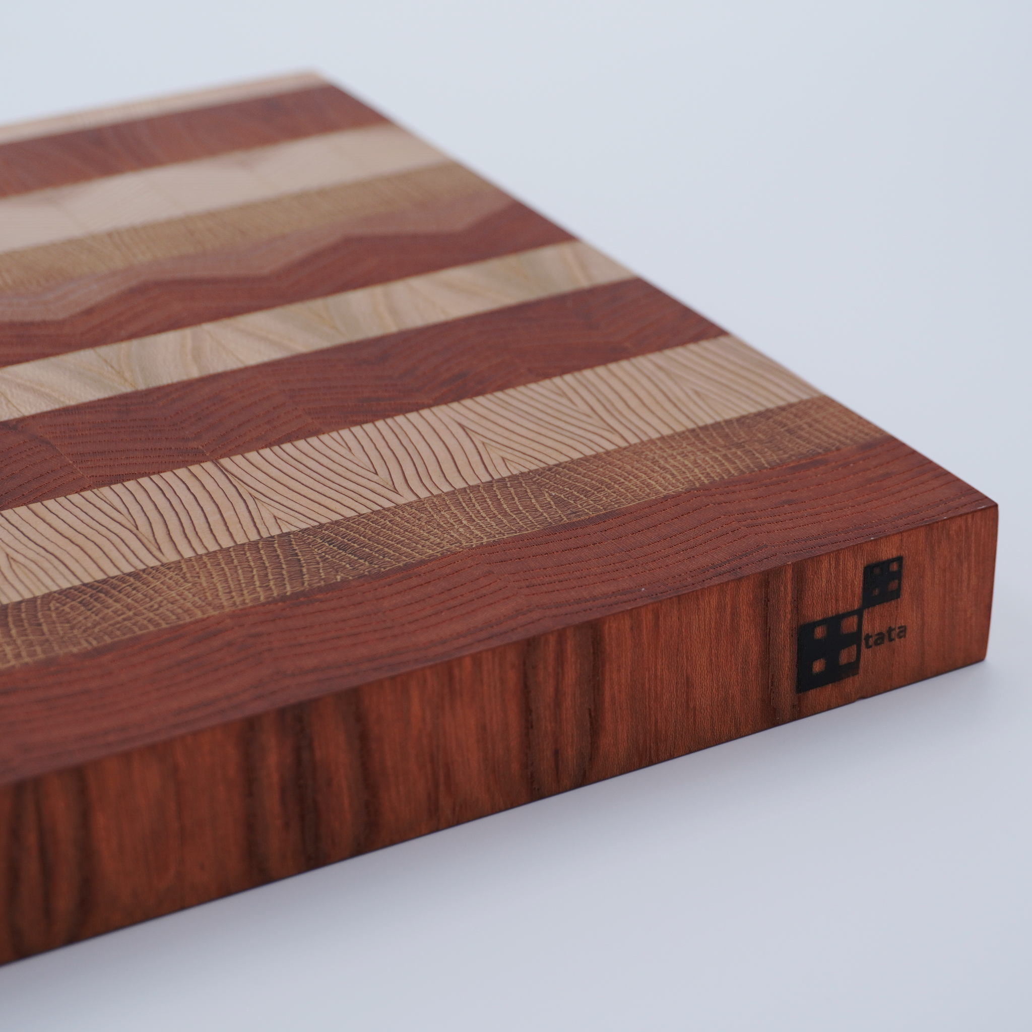 Yu Kurosaki Cutting Board End Grain Wood (Large) - Seisuke Knife