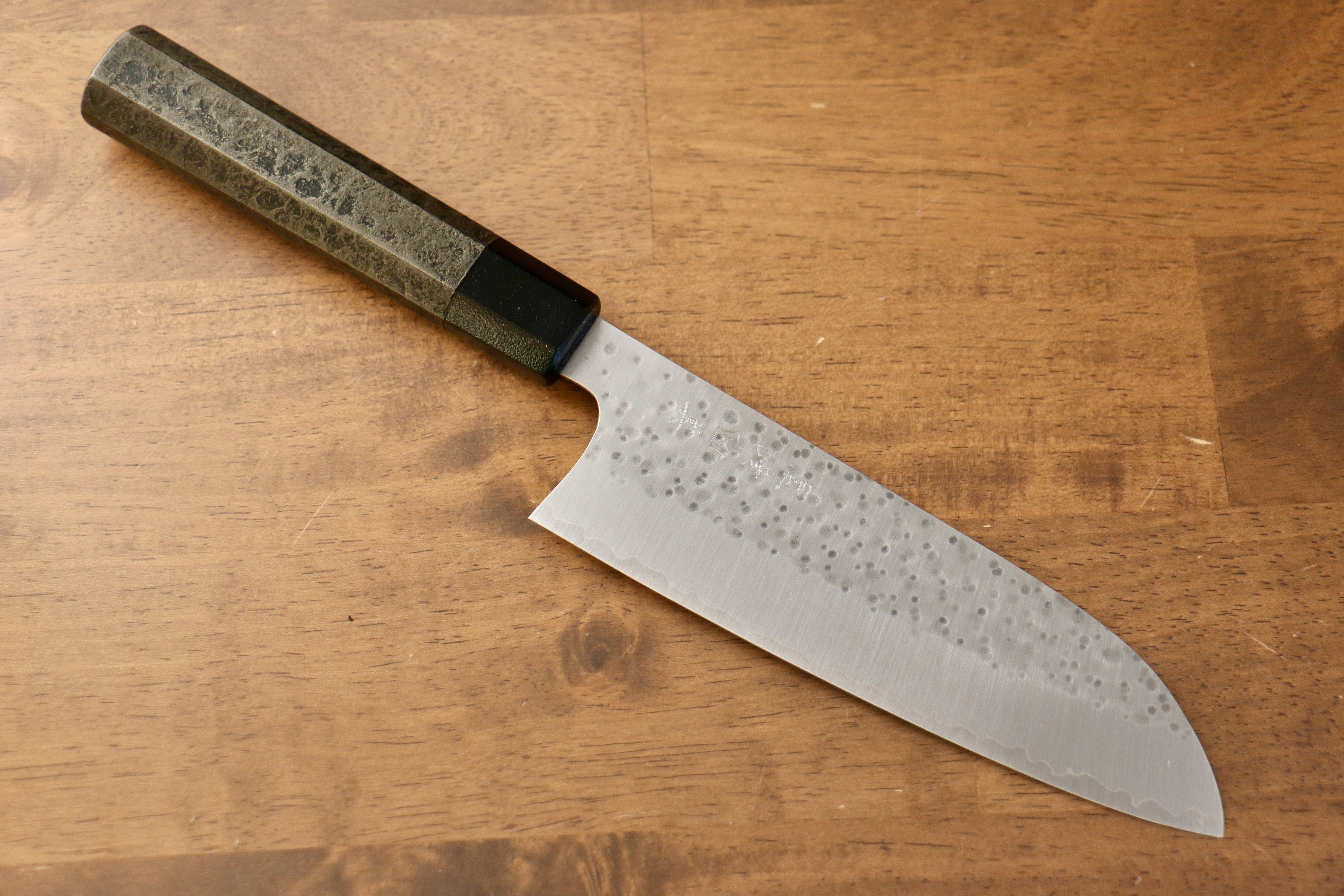 Makoto Kurosaki SG2 Hammered (Maru) Santoku 165mm with Washi & Gold Copper Wood Handle - Seisuke Knife