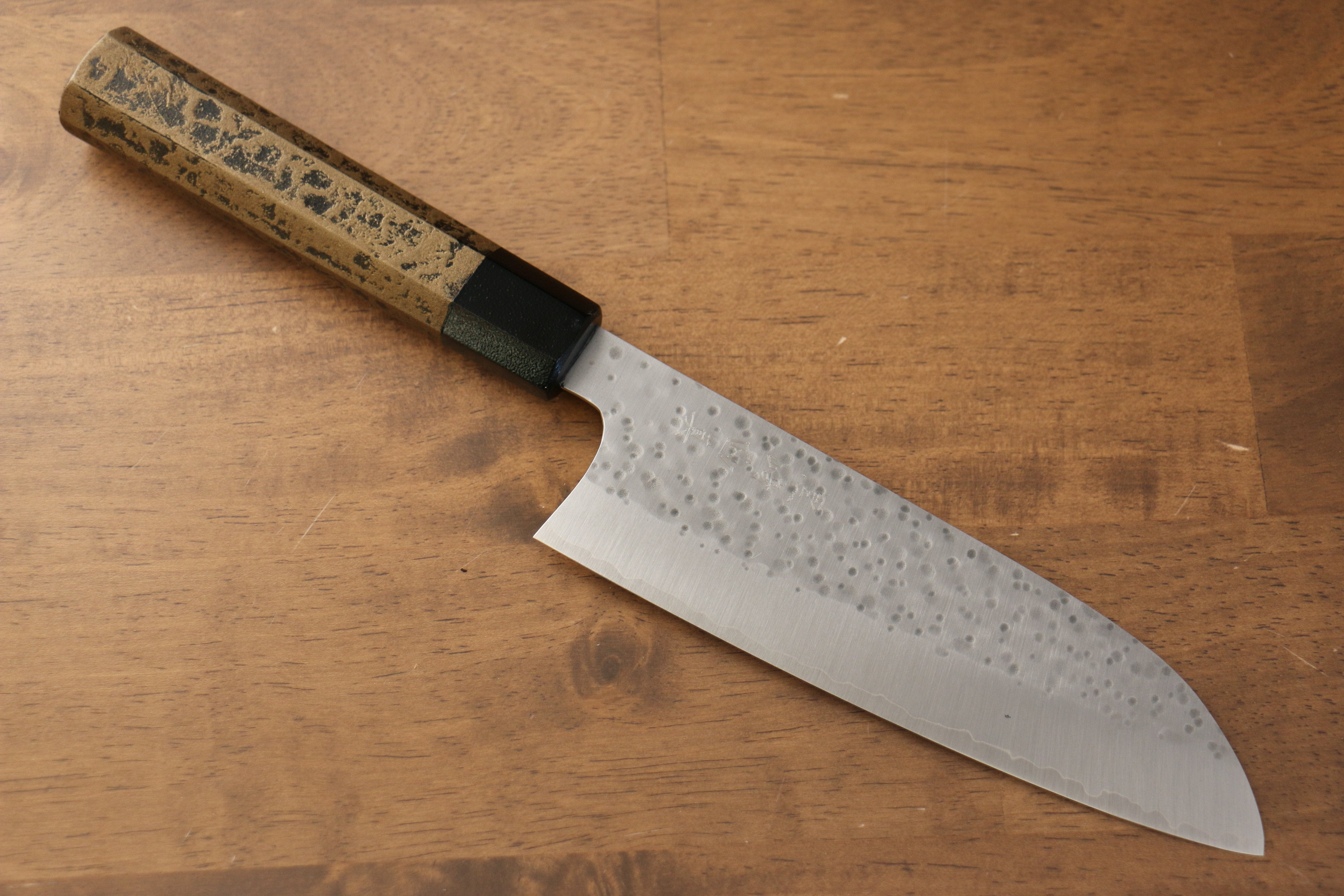 Makoto Kurosaki SG2 Maru Hammered Santoku 165mm with Washi & Gold Copper Wood Handle - Seisuke Knife