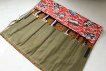  Japanese Style Knife Roll - Hokusai Red with Plain Green Pocket (7 Pockets) - Seisuke Knife