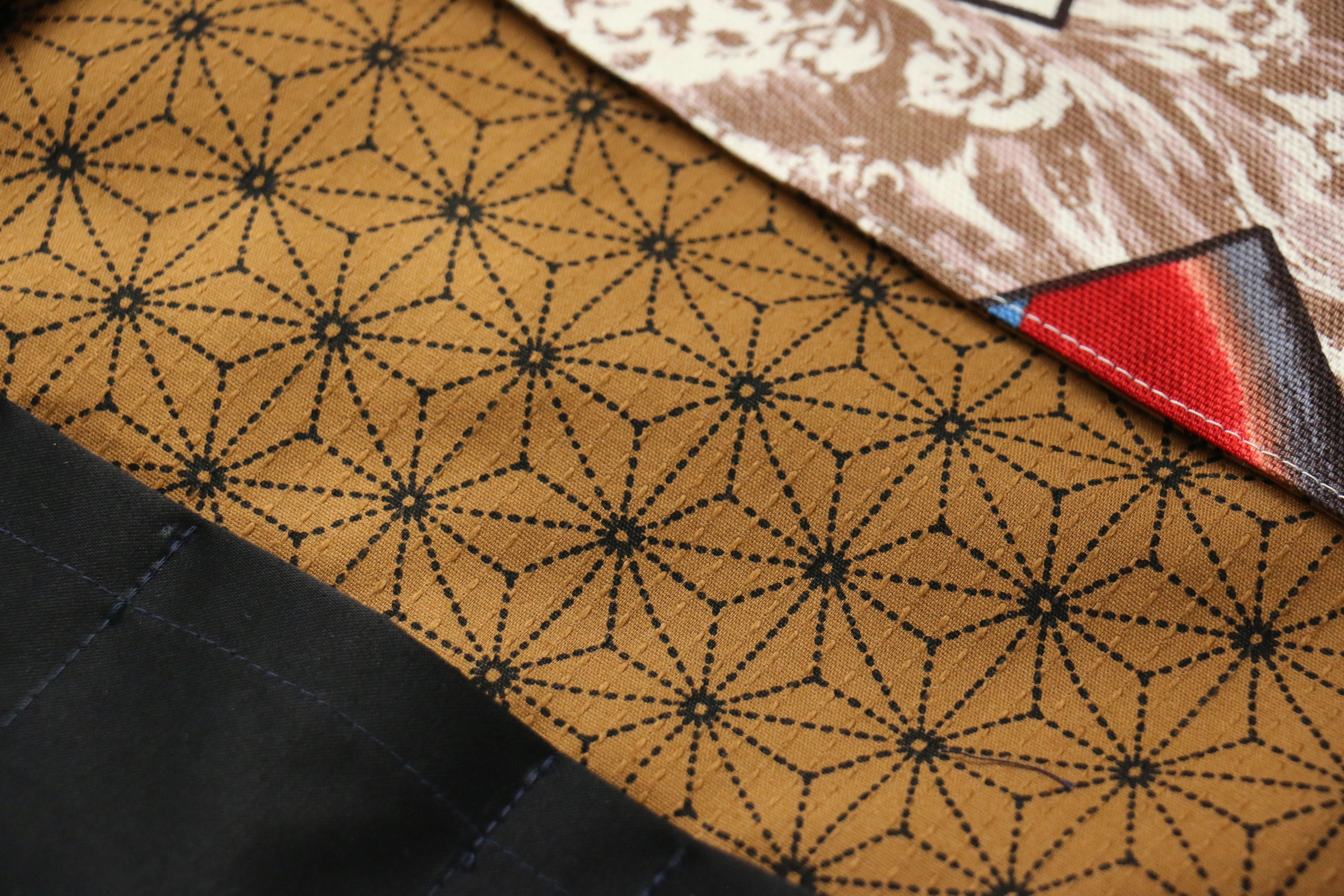 Japanese Style Knife Roll - Hokusai Brown with Plain Black Pocket (7 Pockets) - Seisuke Knife