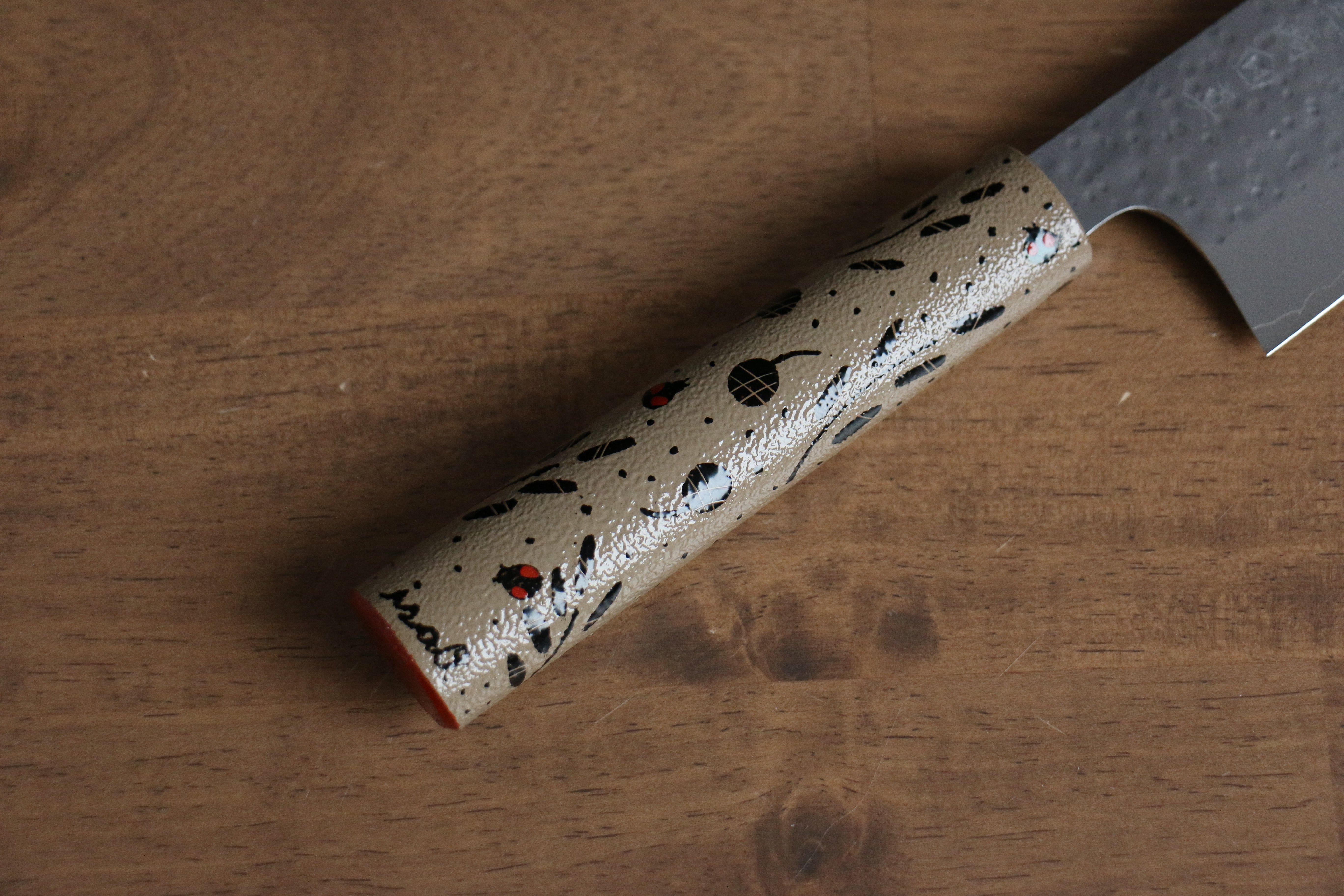 Makoto Kurosaki Tentoumushi SG2 Maru Hammered Santoku 165mm with Lacquered Wood Handle - Seisuke Knife