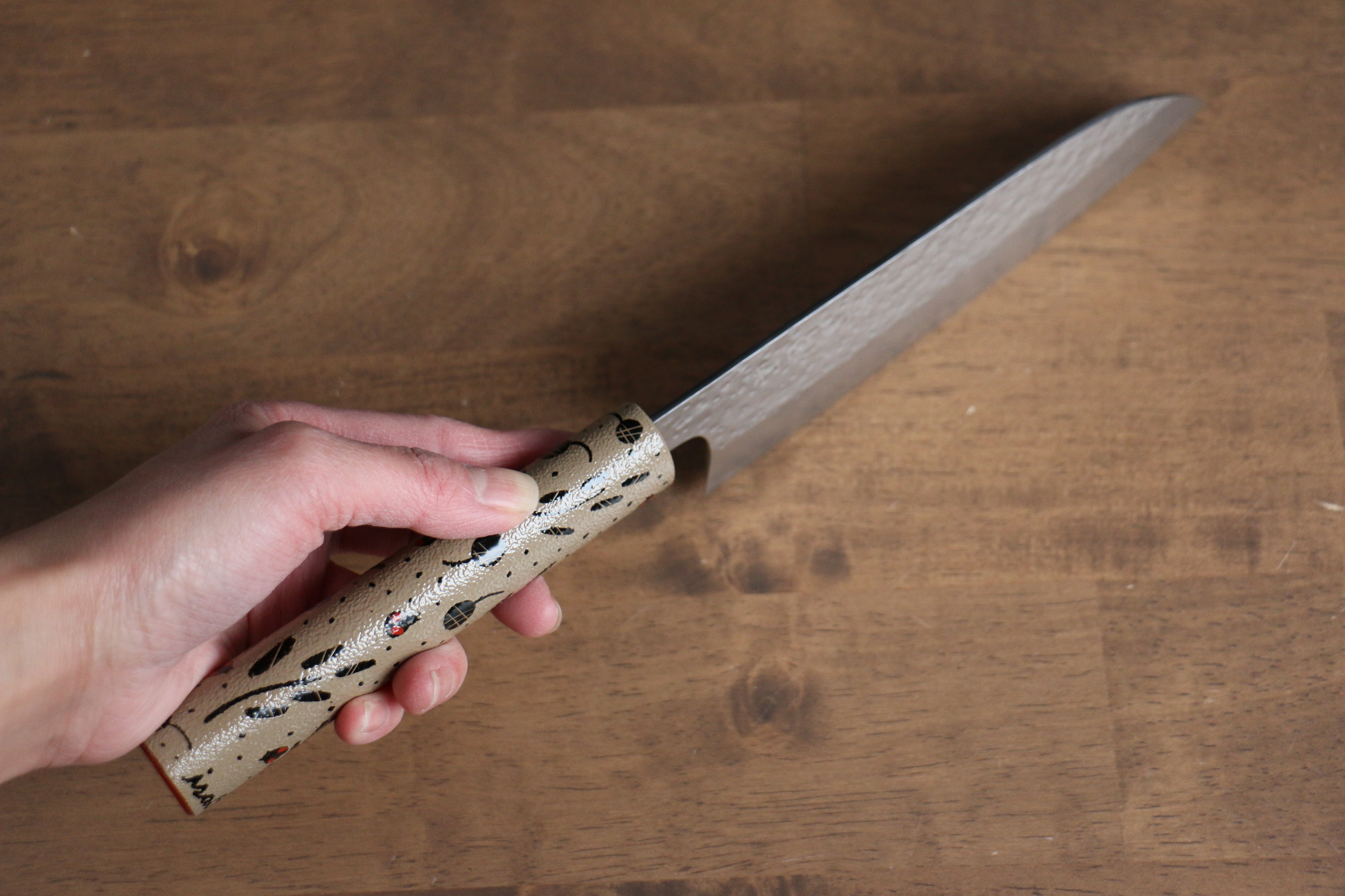 Makoto Kurosaki Tentoumushi SG2 Maru Hammered Santoku 165mm with Lacquered Wood Handle - Seisuke Knife