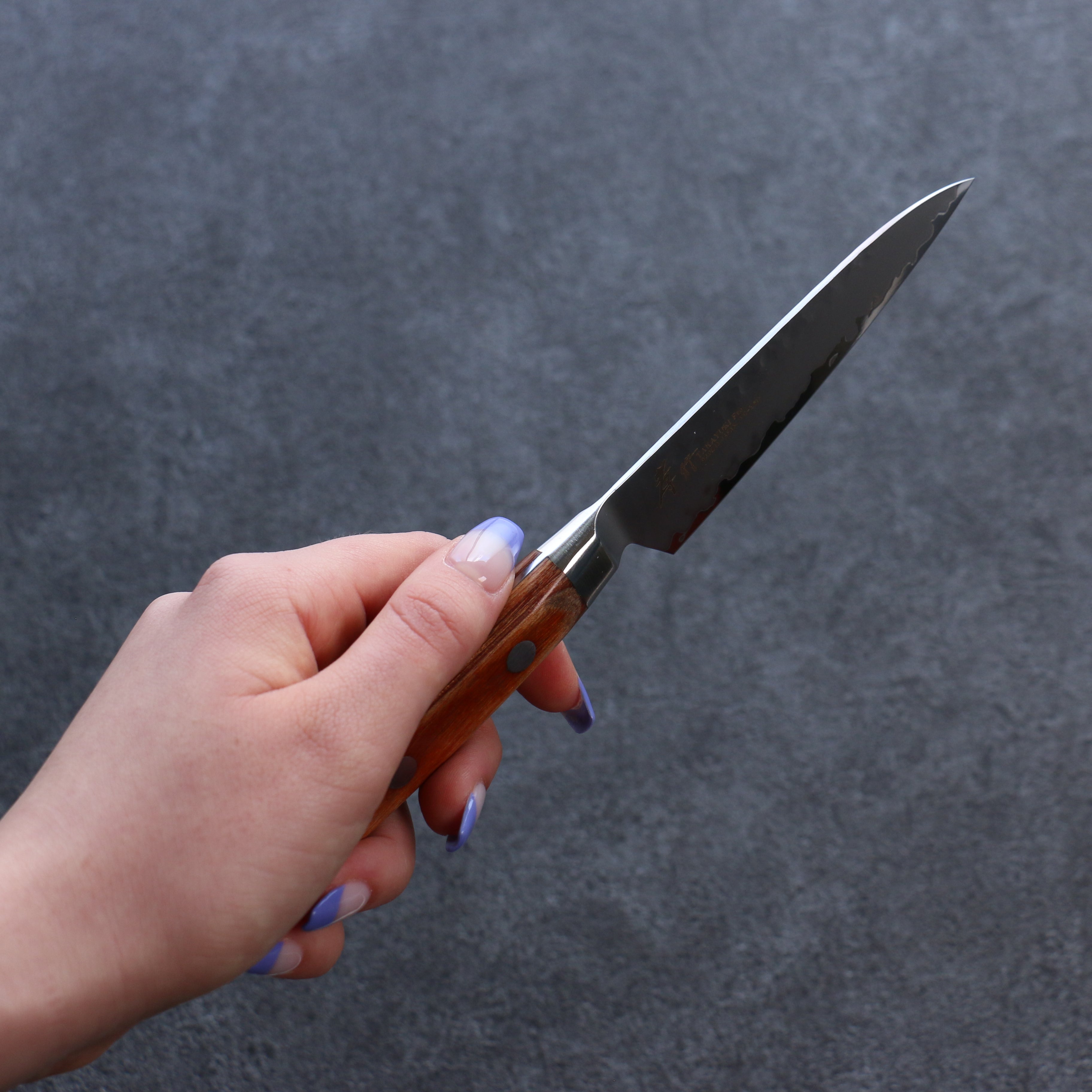 Sakai Takayuki VG5 Hammered Petty-Utility 90mm Brown Pakkawood Handle - Seisuke Knife