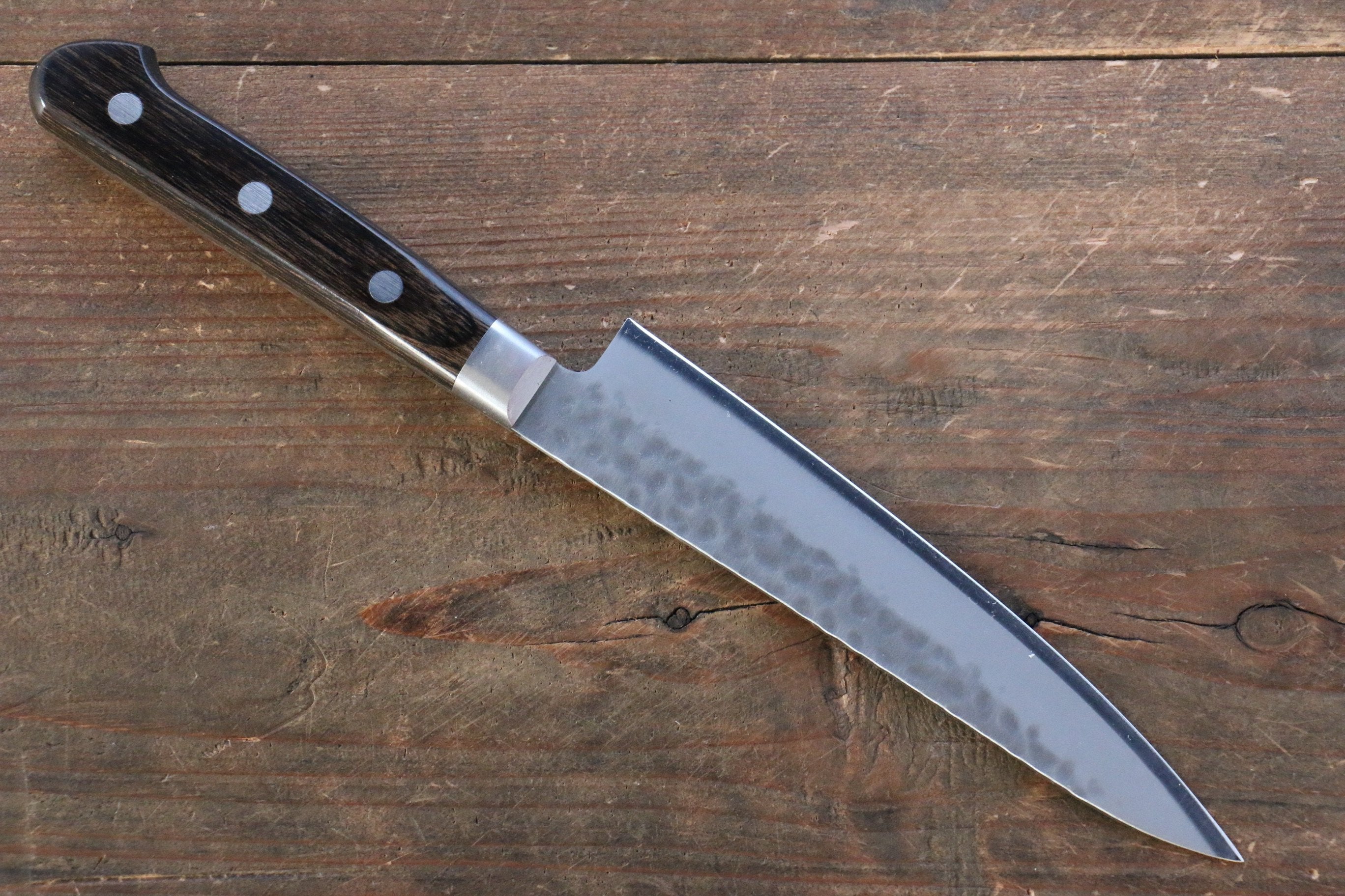 Seisuke AUS8 Hammered Petty-Utility 135mm Brown Pakkawood Handle - Seisuke Knife