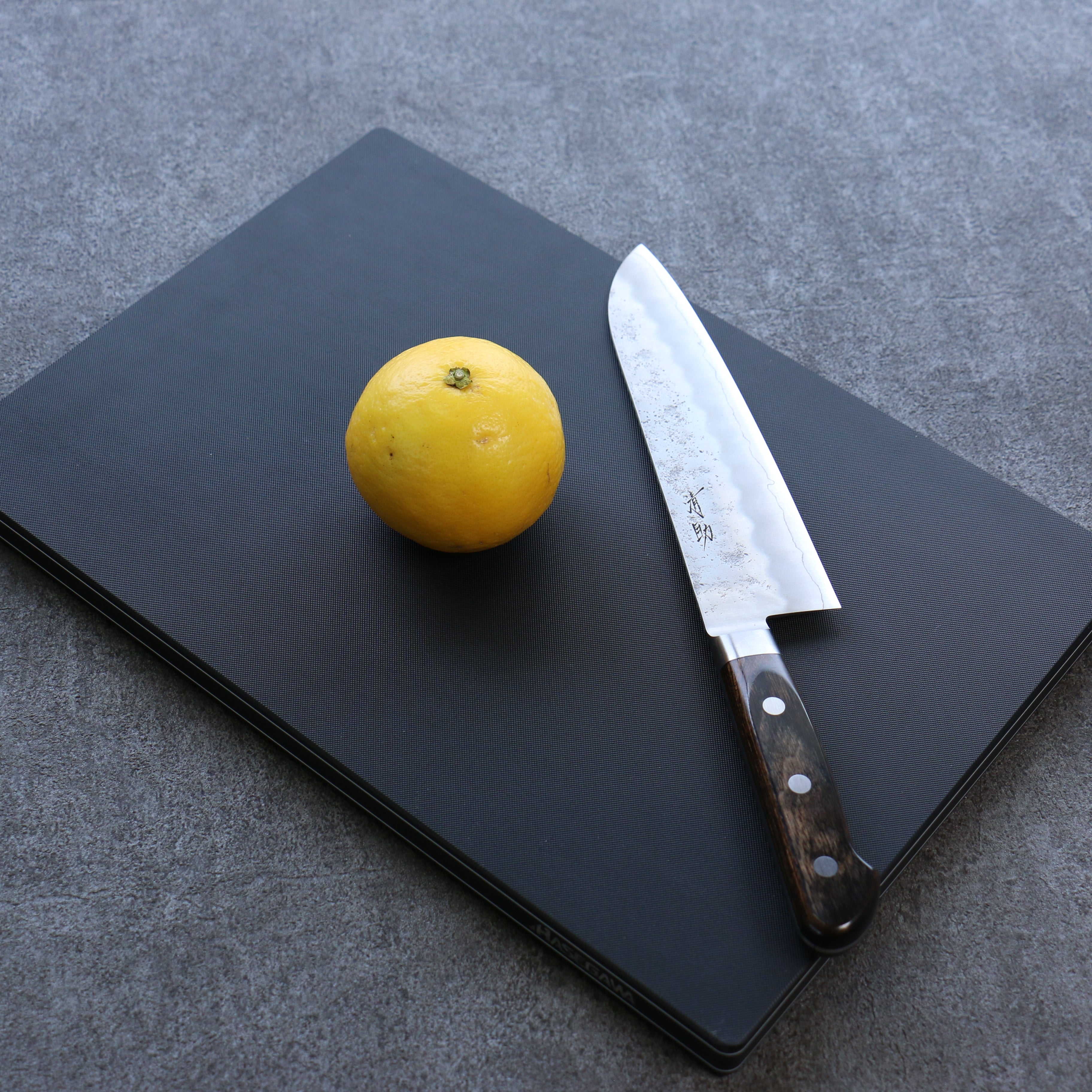 Hasegawa Cutting Board Pro-PE Lite Black (340 x 230mm) - Seisuke Knife
