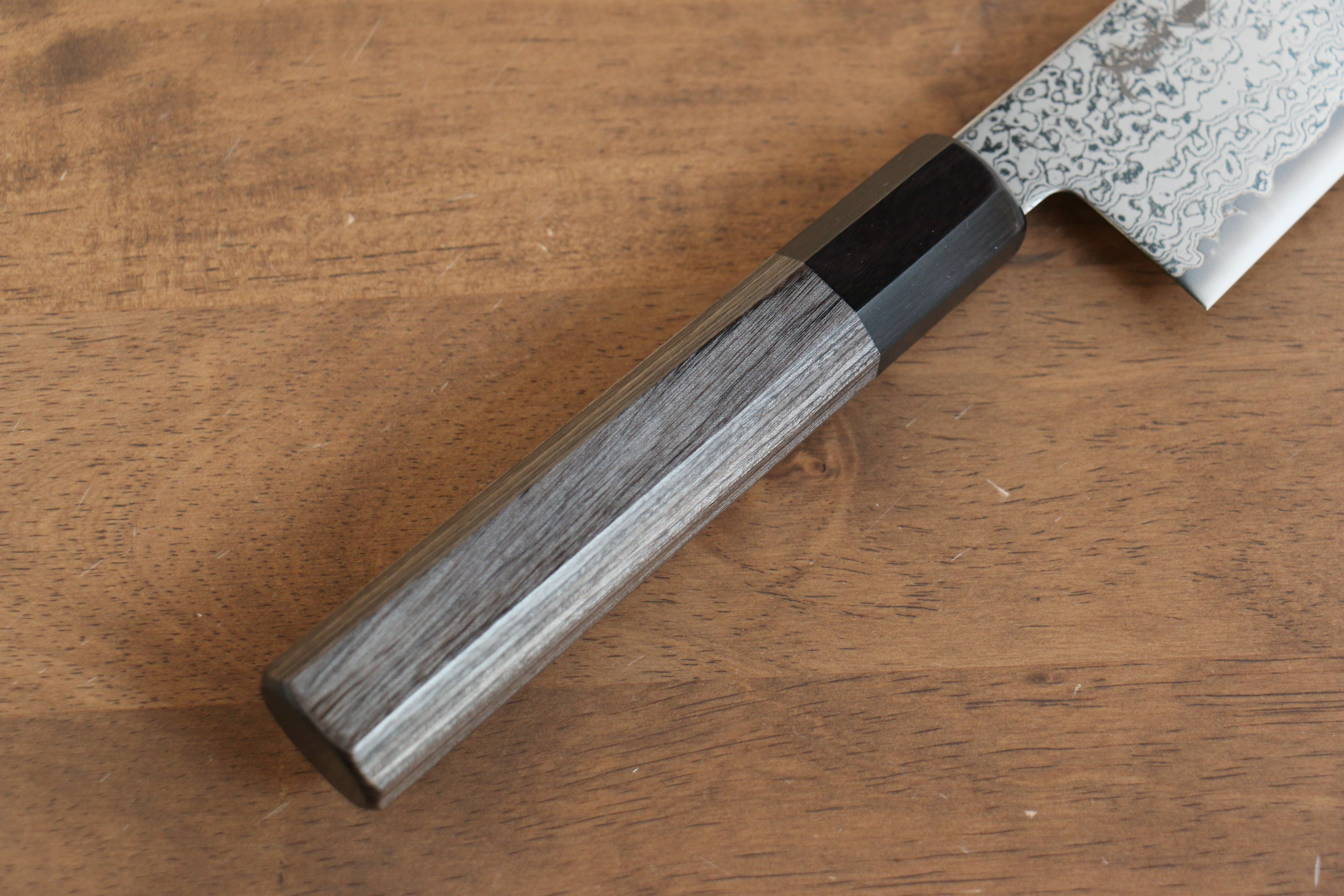 Kanjyo VG10 Damascus Santoku 180mm Gray Pakkawood Handle - Seisuke Knife