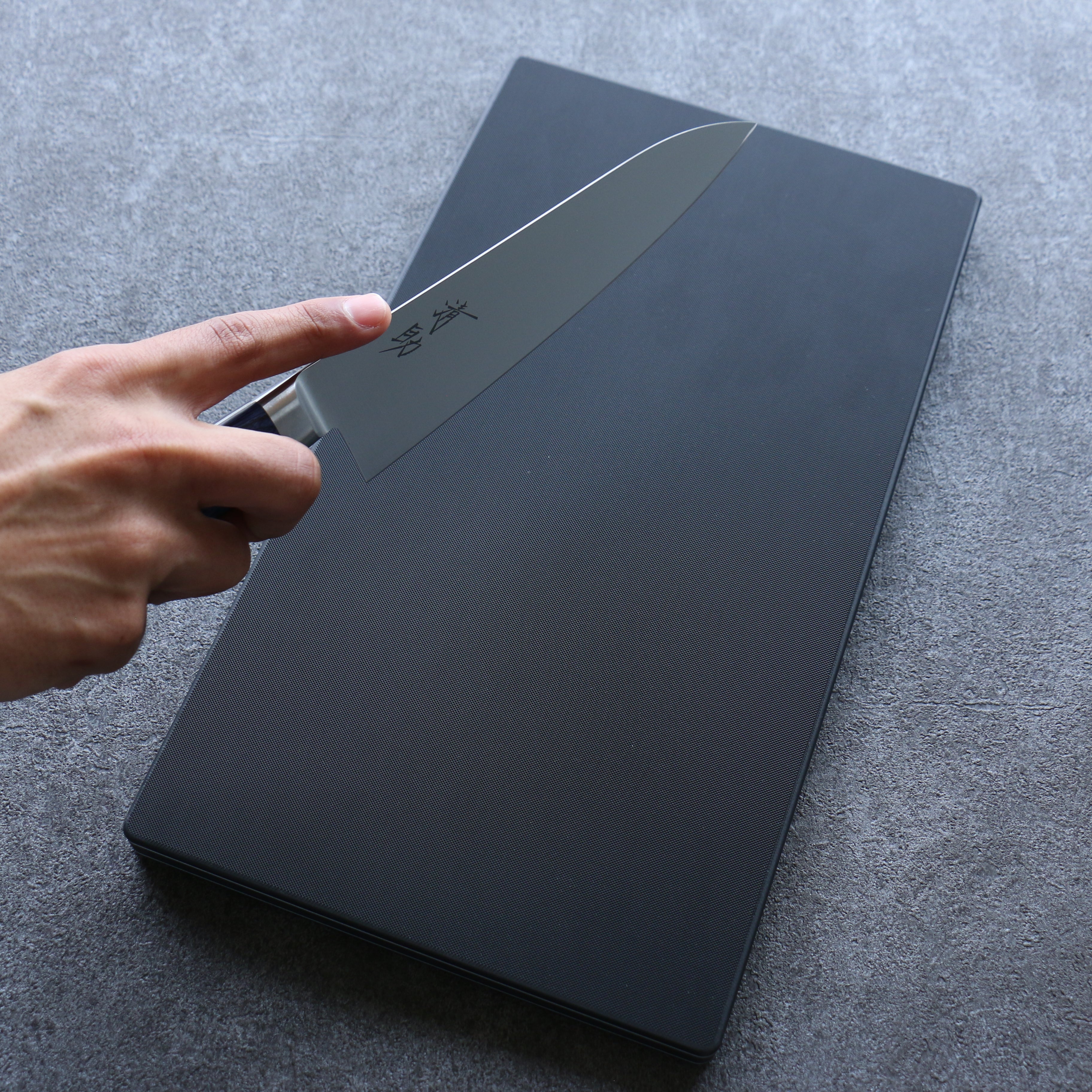 Hasegawa Cutting Board Pro-PE Lite Black (360mm x 200mm) - Seisuke Knife