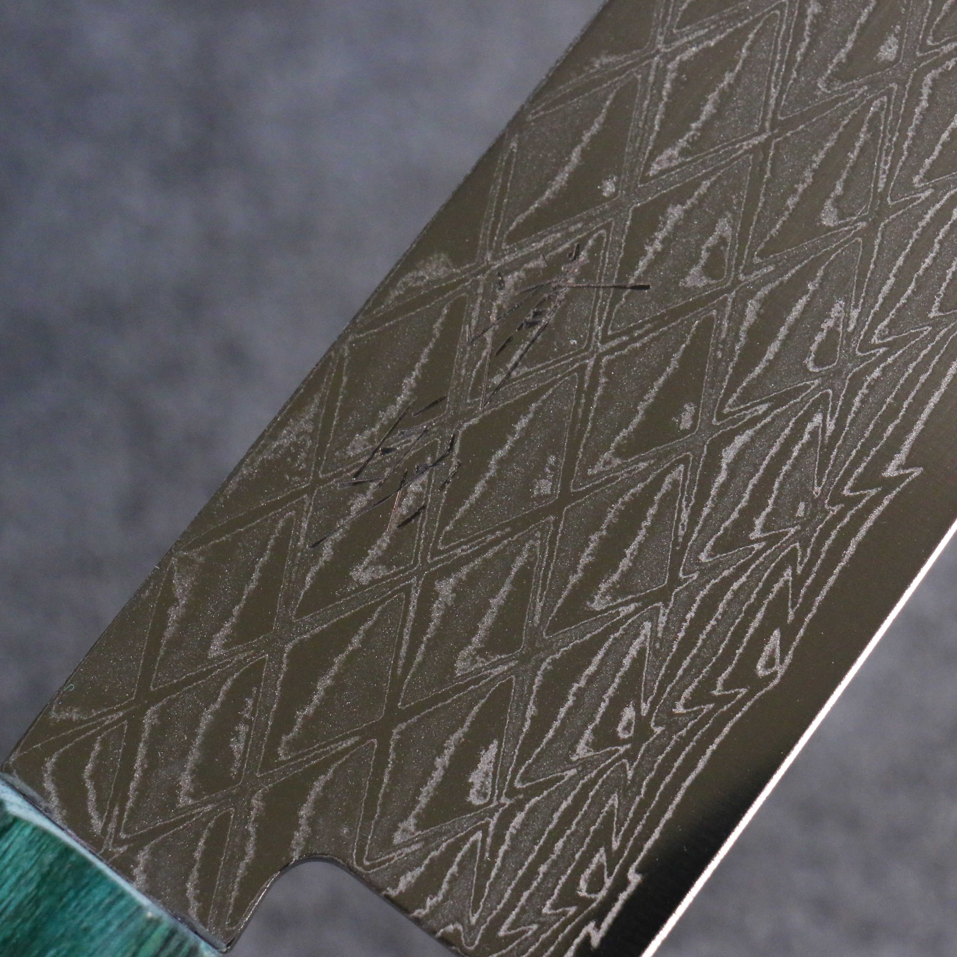 Seisuke AUS10 Mirror Crossed Santoku 180mm Black & Green Pakkawood Handle - Seisuke Knife