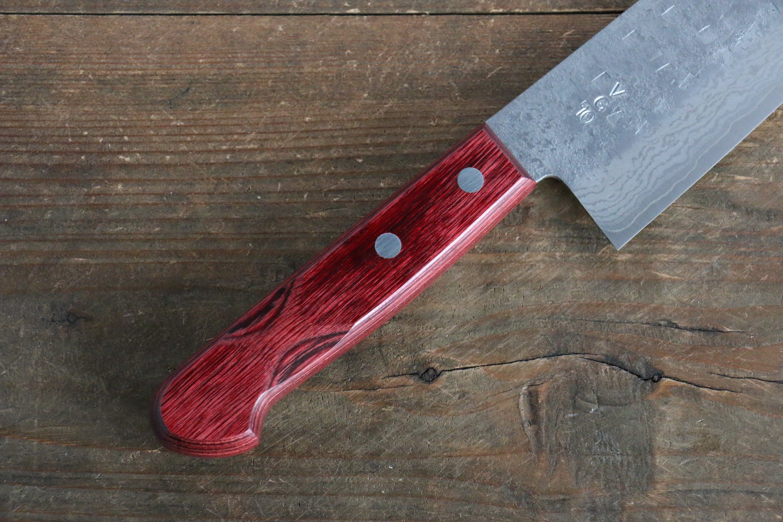 Nao Yamamoto VG10 Hammered Damascus Santoku 170mm with Red Pakka wood Handle - Seisuke Knife