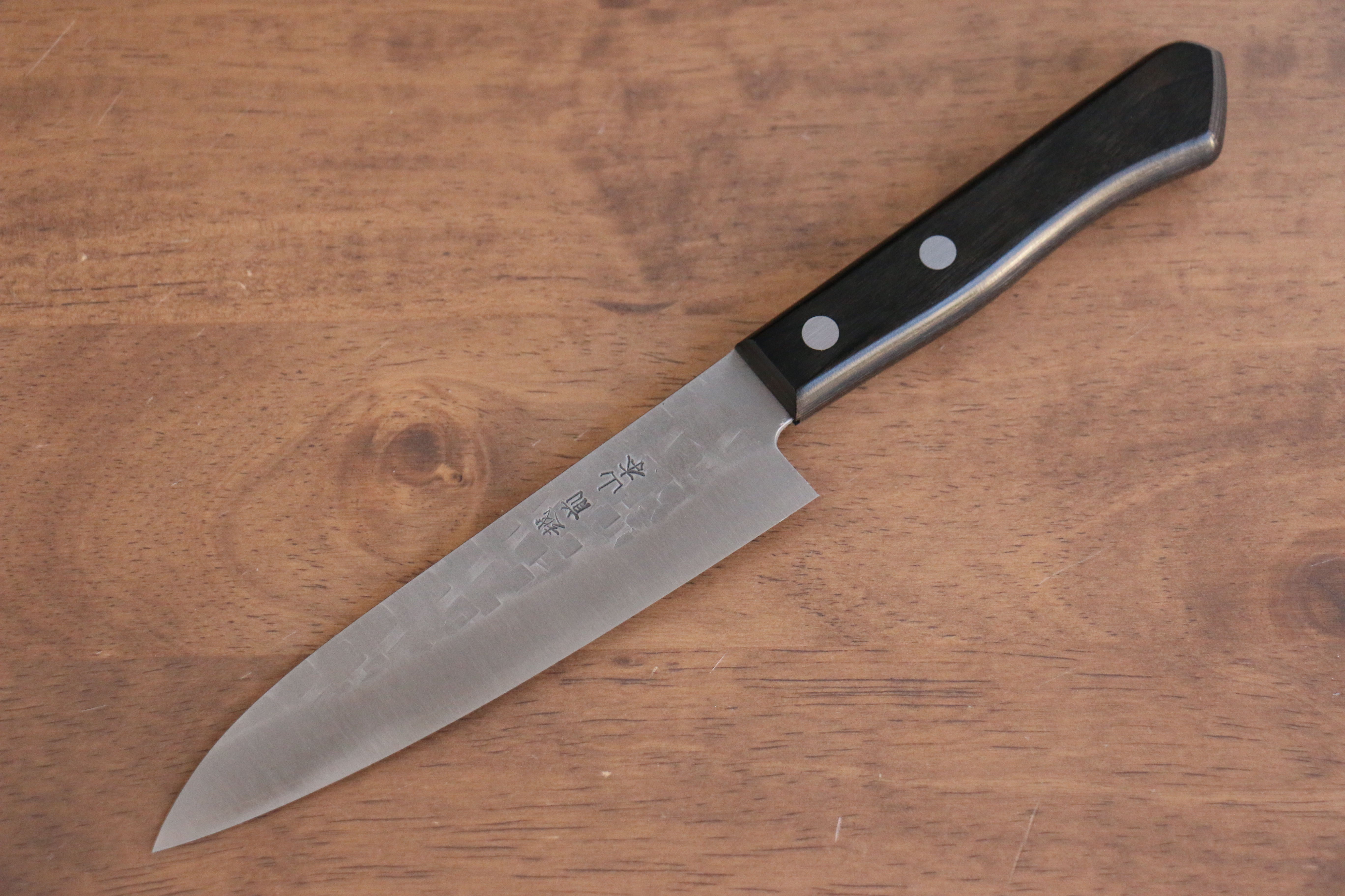 Nao Yamamoto AUS8 Hammered Petty-Utility 135mm Black Pakkawood Handle - Seisuke Knife