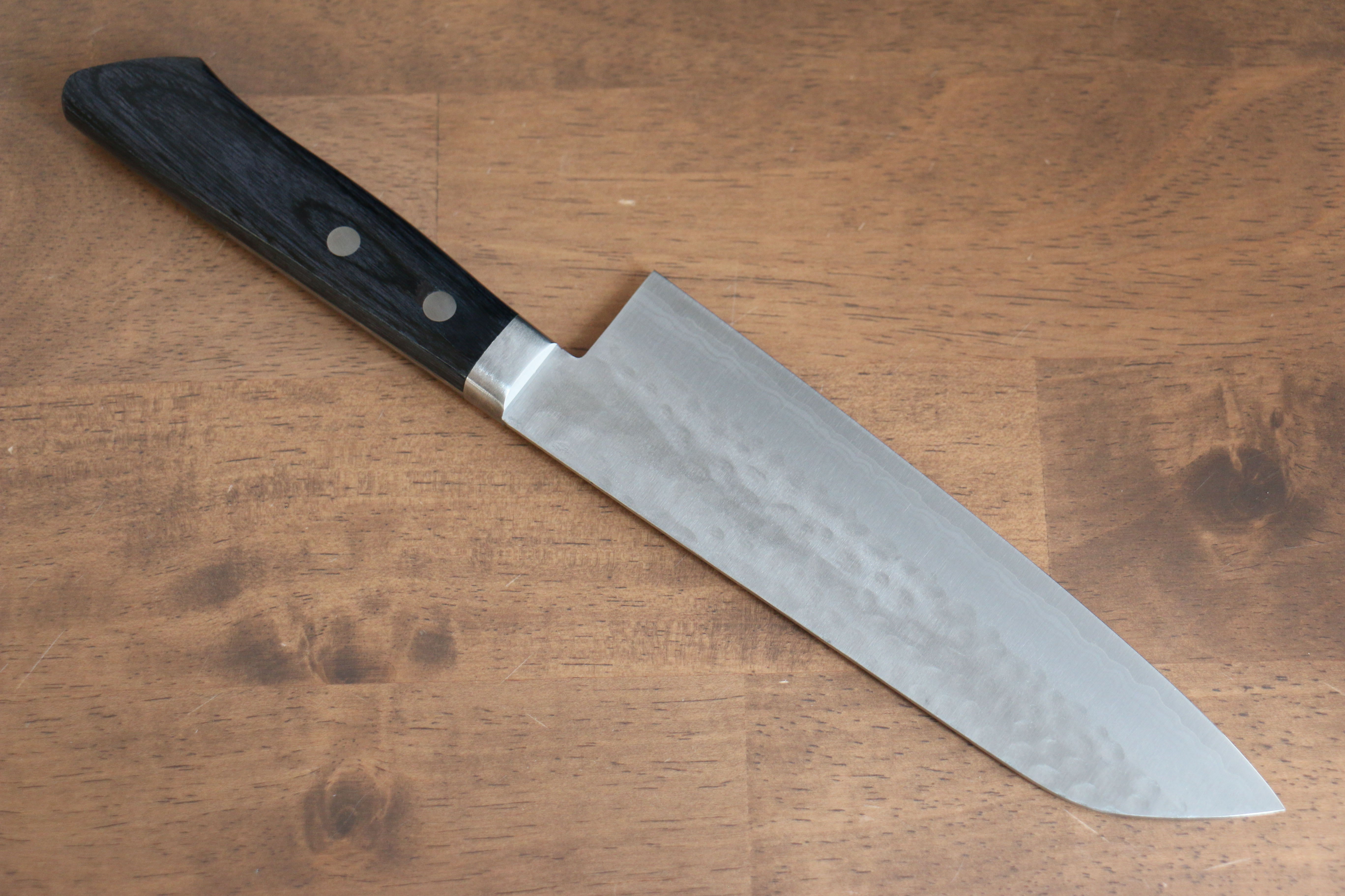 Kunihira Kokuryu VG10 Hammered Damascus Santoku 170mm Navy blue Pakka wood Handle - Seisuke Knife